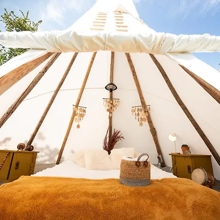 Slapen Tussen De Schapen In De Tante Tipi Luxuszelt *