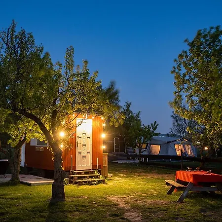 Luxury tent Slapen Tussen De Schapen In De Tante Tipi *
