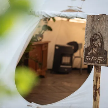 Slapen Tussen De Schapen In De Tante Tipi *