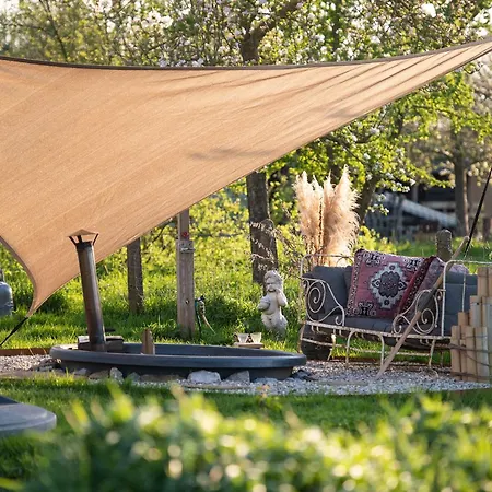 Luxury tent Slapen Tussen De Schapen In De Tante Tipi