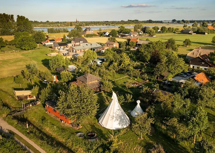 Slapen Tussen De Schapen In De Tante Tipi *