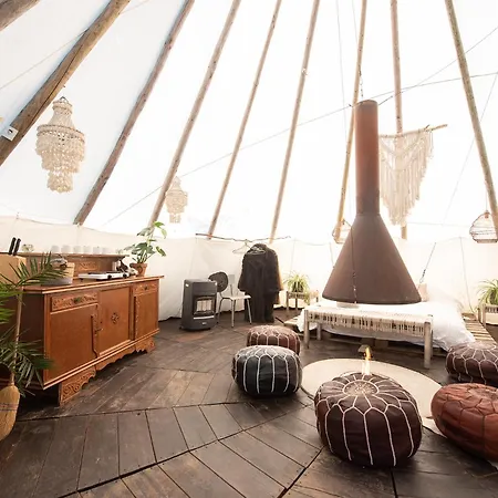 Slapen Tussen De Schapen In De Tante Tipi Luxury tent