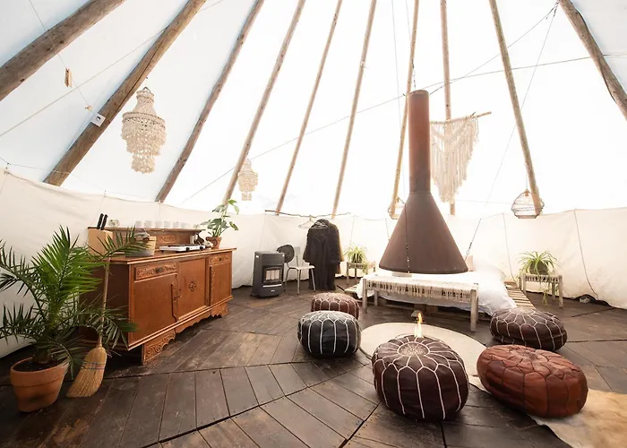 Slapen Tussen De Schapen In De Tante Tipi Luxury tent