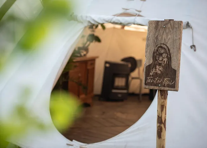 Slapen Tussen De Schapen In De Tante Tipi *