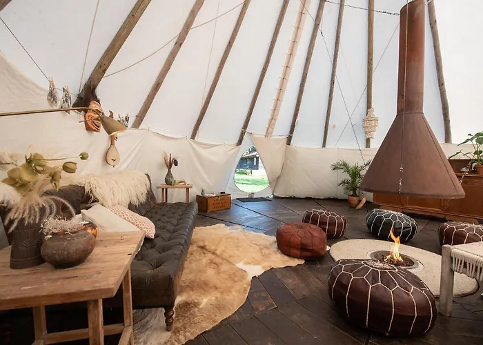 Slapen Tussen De Schapen In De Tante Tipi